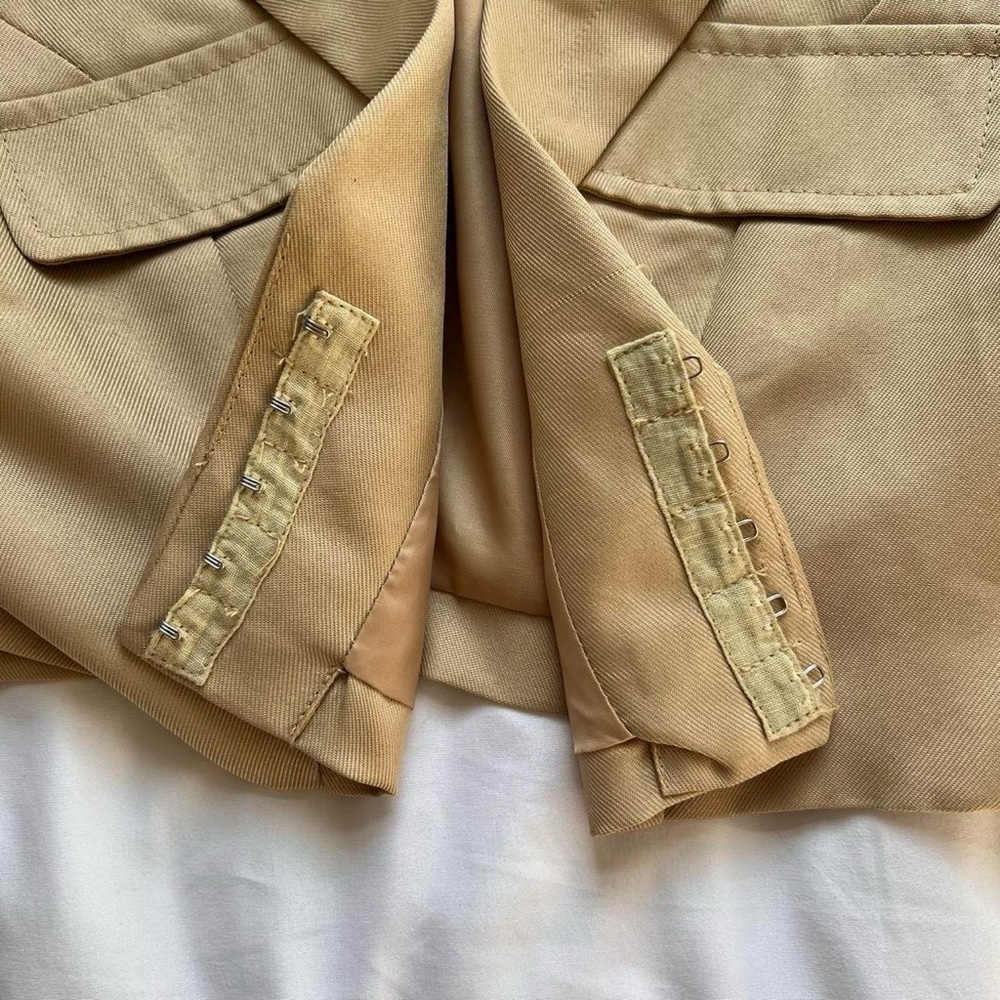 Beige Cropped Jacket - image 4